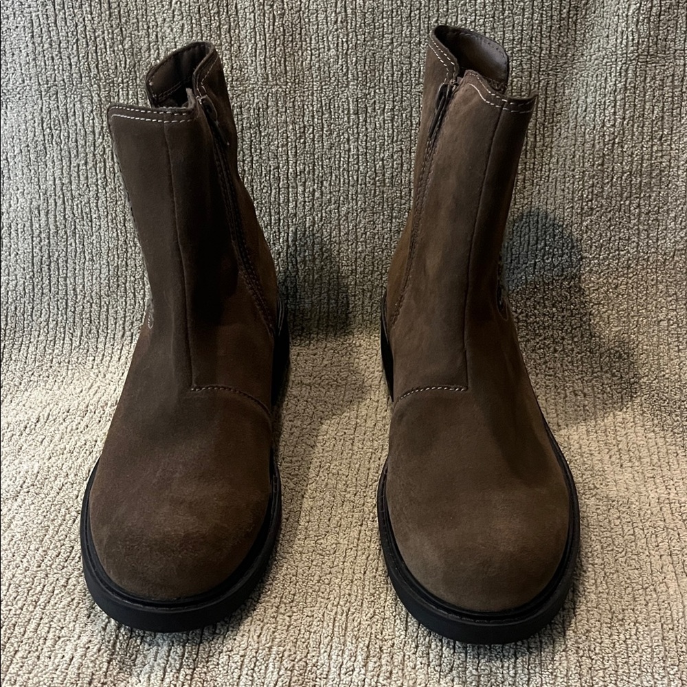 NWOT Women’s Clarks Opal Sky Dark Olive Suede Sweater Gore Ankle Boots